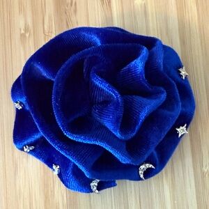 FREE PEOPLE Rosette Brooch with Stud earrings pack Gold Tone NWT Blue